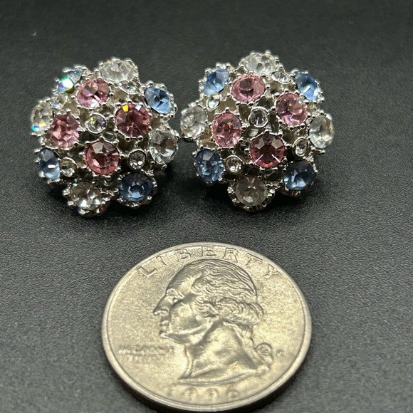 Vintage Style Rhinestone Cluster Earrings Clip On - Picture 6 of 6